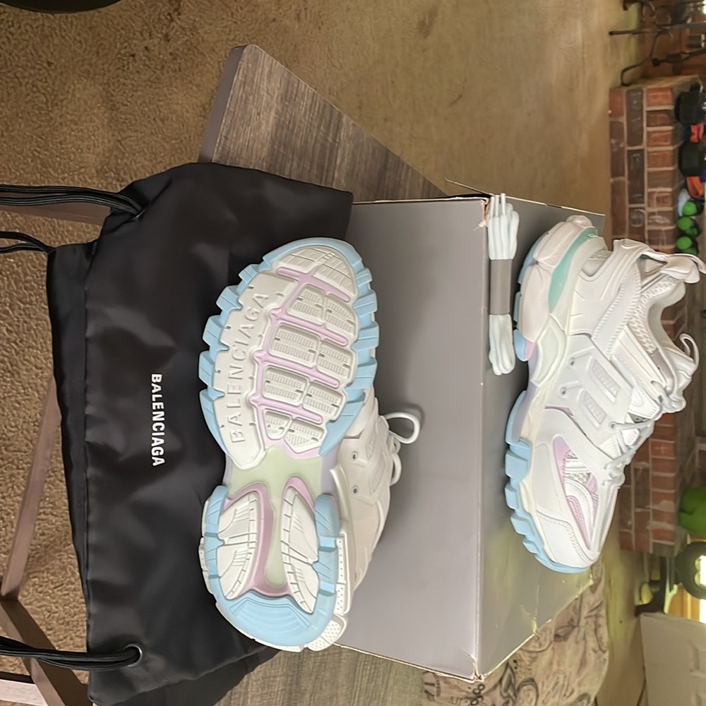 Balenciaga Track Sneaker - Picture 2 of 4